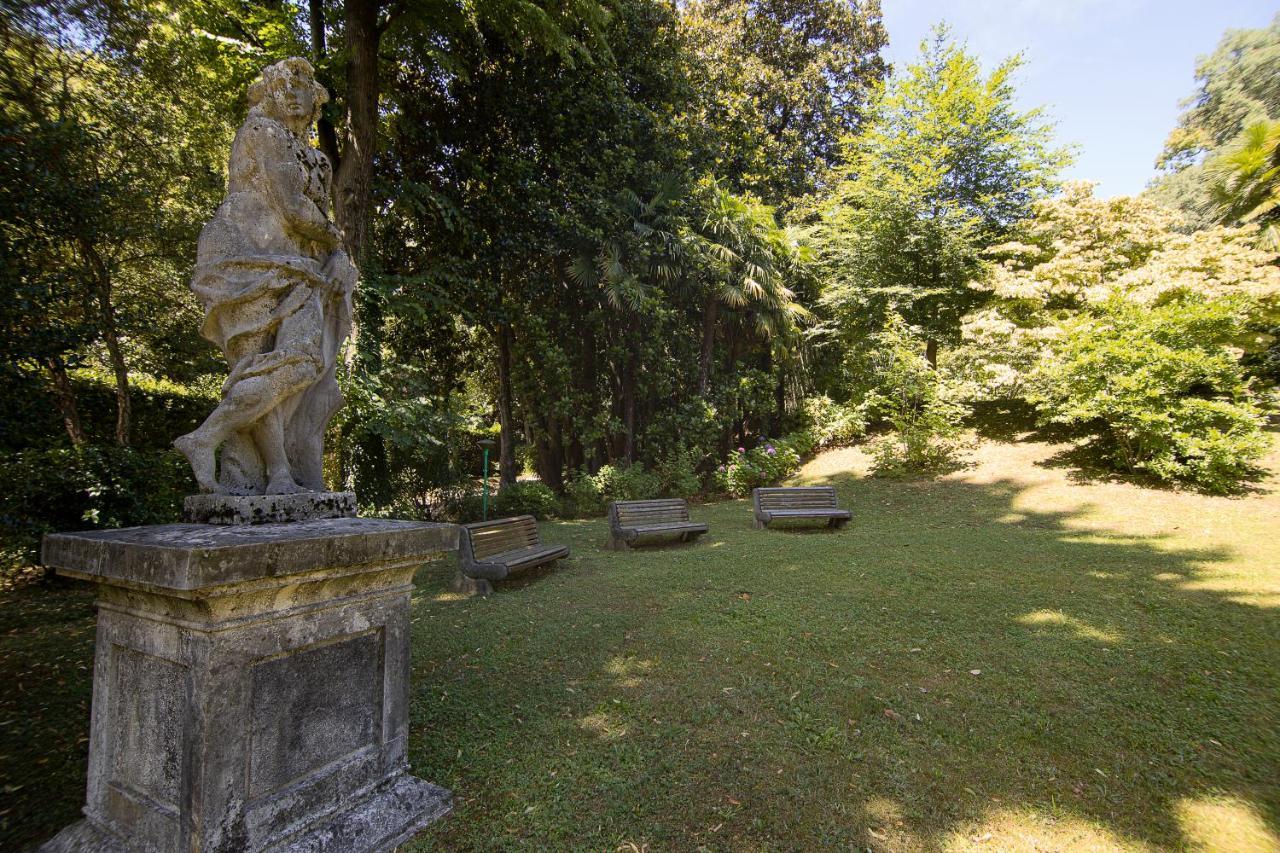 Relax Tra Lago E Parco Lesa Bagian luar foto